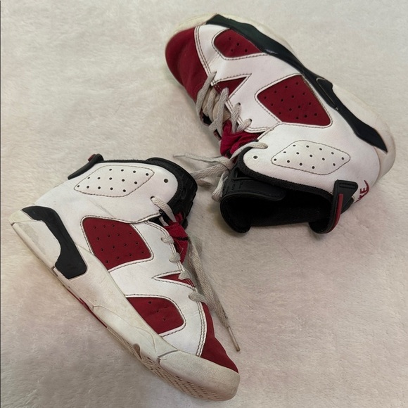 Nike Air Jordan 6 Retro “Carmine” Youth Sneakers 13.5 Little Boy - Picture 5 of 9